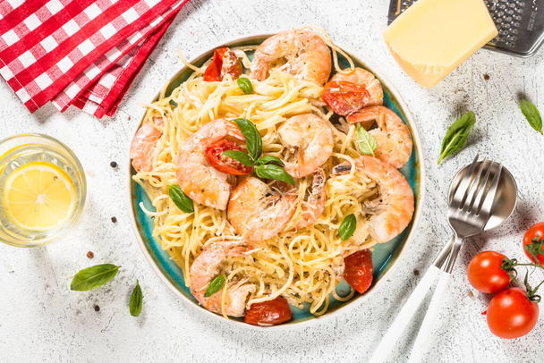 Pasta seafood with shrimp on white table. - Foto, afbeelding