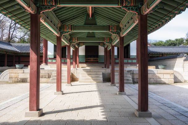 elementi architettonici della sala huijeongdang presi nel palazzo Changdeok gung a Seoul, Corea del Sud
. - Foto, immagini