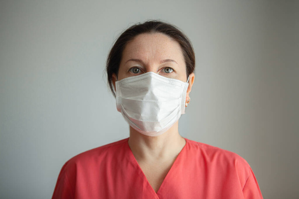 Women doctor wearing protective mask to fight coronavirus covid-2019. - Φωτογραφία, εικόνα
