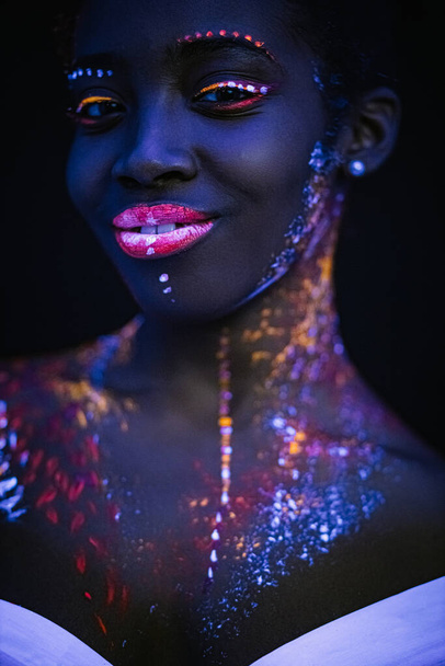 unusual shoot of woman with fluorescent make-up on face - Zdjęcie, obraz