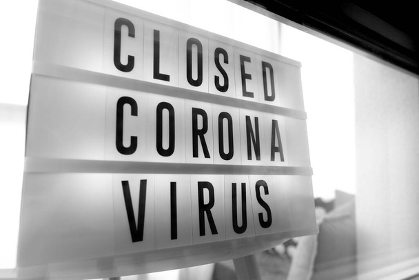Бизнес-офис или магазин закрыт, обанкротившийся бизнес из-за эффекта новой пандемии коронавируса (COVID-19).  - Фото, изображение