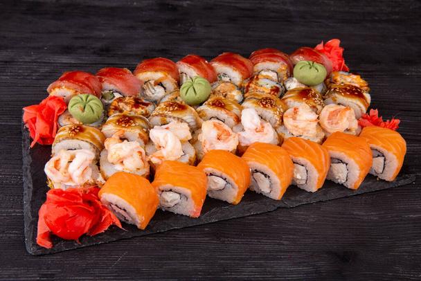 Assorty of sushi and roll, serve with red ginger and wasabi sauce - Φωτογραφία, εικόνα