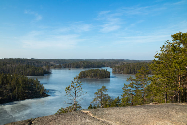 Beautiful landscape with icy lake in the national park Repovesi, Finland - Foto, Imagen
