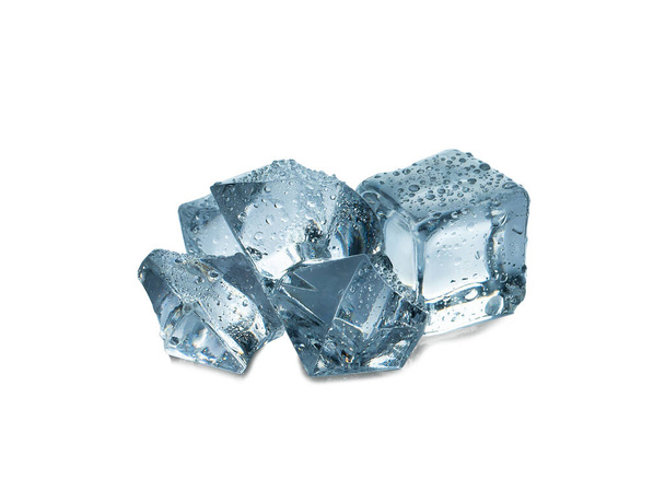 Кубики льда на белом фоне - Фото, изображение