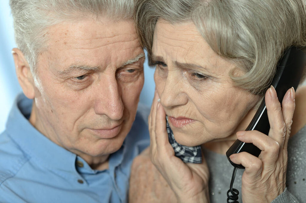 sad  Senior couple portrait with phone - Zdjęcie, obraz