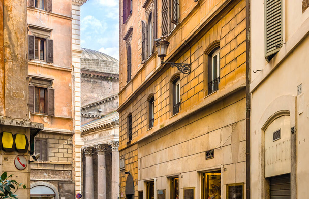 Rustic and Traditional Italian Streets with Pantheon in the background Rome, Italy - Foto, Imagem