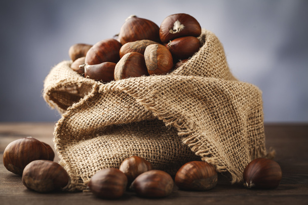 chestnuts in jute - Φωτογραφία, εικόνα