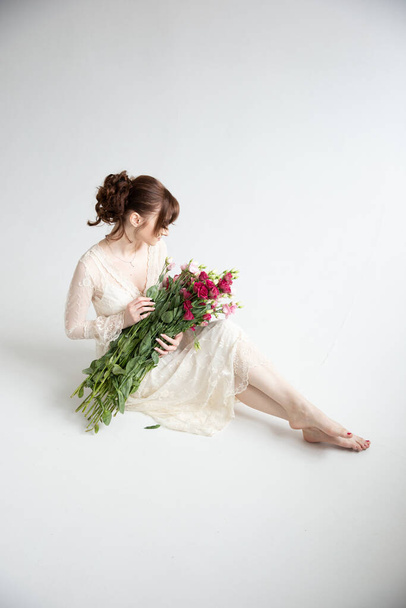 girl with a bouquet of flowers - Fotó, kép