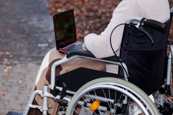 Disabled use computer - 写真・画像
