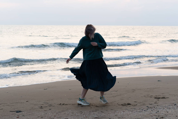 young beautiful girl posing on the beach, dancing - Photo, Image
