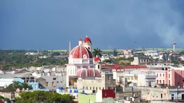  キューバ・シエンフエゴスの歴史的中心部の高い角度からの眺め｜シエンフエゴスの概要. - 映像、動画