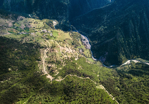 Панорама гор в Грузии. Снимок с воздуха и вид сверху. Сванеты
. - Фото, изображение