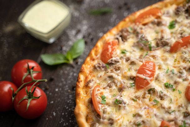 Italian cuisine. Pizza with various toppings. - Foto, Imagem