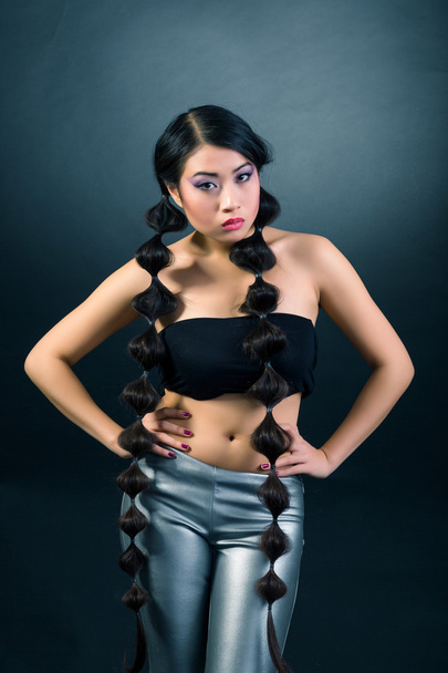Belle brune asiatique femme aux longs cheveux noirs
 - Photo, image