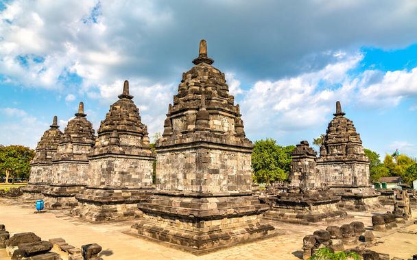 Templo Candi Lumbung em Prambanan, na Indonésia
 - Foto, Imagem
