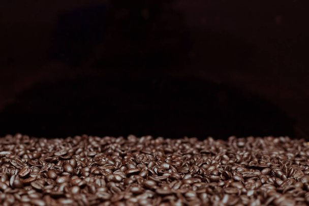 Roasted dark coffee beans background  - Fotografie, Obrázek
