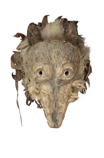 Arte popular lituana - máscaras de madeira tradicionais demônios, cavalos, guerreiros, xamãs, bruxas, espíritos e animais como lobo e cabra
. - Foto, Imagem