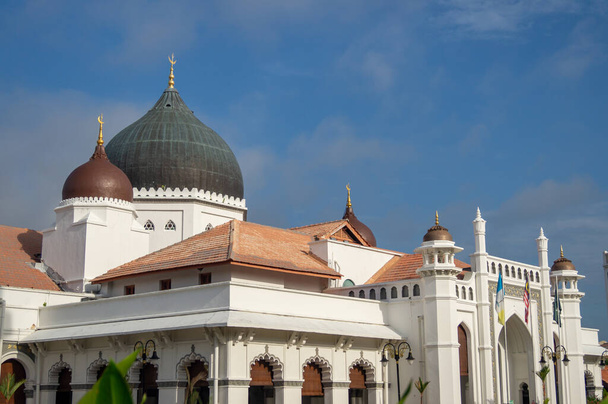 Arquitectura Masjid Kapitan Keling en azul día soleado
. - Foto, Imagen