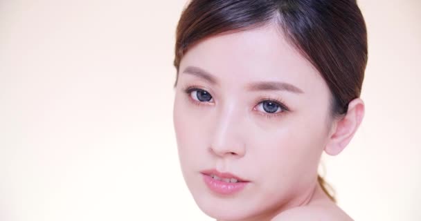 közelkép ázsiai fiatal szépség tiszta friss bőr - Felvétel, videó