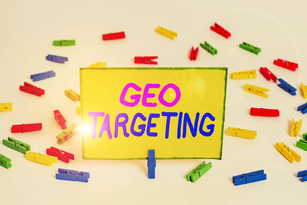 Writing note showing Geo Targeting. Business photo showcasing method of determining the geolocation of a website visitor Colored clothespin papers empty reminder white floor background office. - Fotoğraf, Görsel