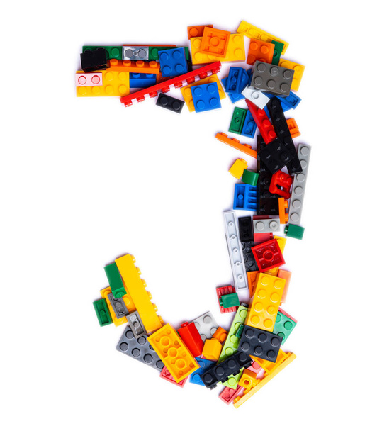 Letra J del alfabeto inglés de constructor plástico infantil multicolor sobre un fondo blanco aislado. Alfabeto brillante para el diseño de niños
 - Foto, imagen