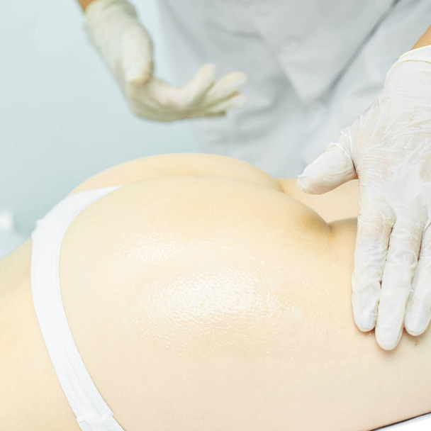 Body massage with oil. Doctor cosmetologist hands. Anti cellulite - Foto, immagini
