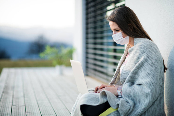 Woman working outdoors at home, Corona virus and quarantine concept. - Zdjęcie, obraz