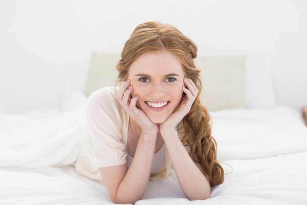 Portrait of a pretty young woman in bed - Фото, зображення