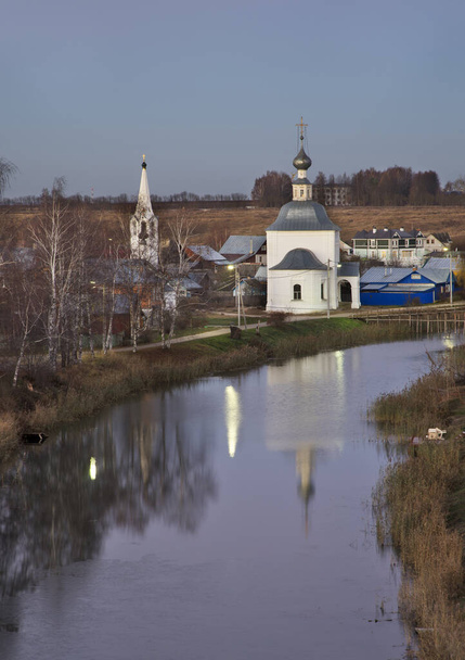 Chiesa della Natività di Giovanni Battista e chiesa dell'Epifania del Signore a Suzdal. Oblast 'di Vladimir. Russia - Foto, immagini