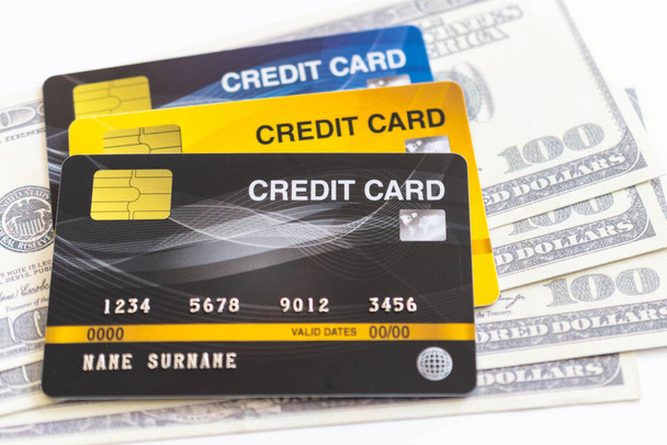 Kreditní karty a 100 dolarů v hotovosti - Fotografie, Obrázek