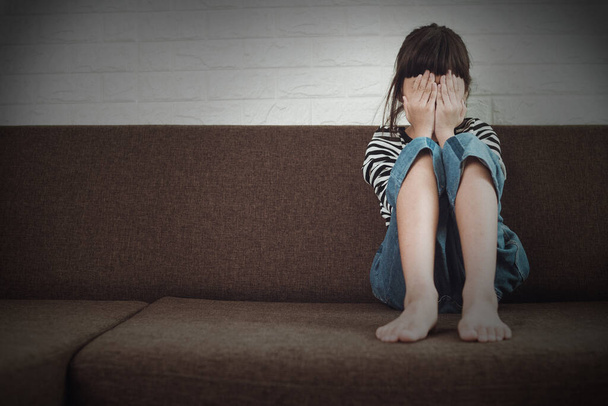 young girl kid crying and upset on sofa - Фото, зображення