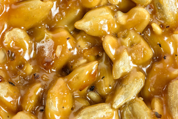 Gros plan de buiscuits florentins à base de noix, graines et miel comme fond culinaire
 - Photo, image