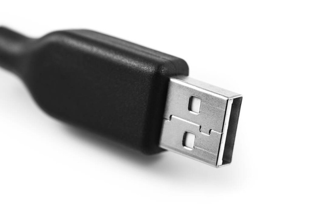 Cabo preto de saída USB em um close-up de fundo branco - Foto, Imagem