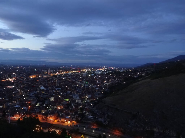 Прекрасні панорами Пришпена ходять по місту. Незвичайне місце, яке зберегло свій смак після конфліктів у Косово. - Фото, зображення