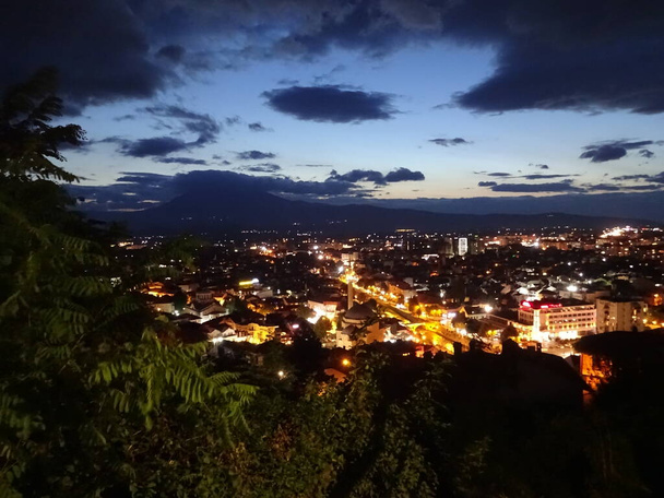 Bellissimi panorami di Prispen e passeggiate intorno alla città. Un luogo insolito che ha mantenuto il suo sapore dopo i conflitti in Kosovo
 - Foto, immagini