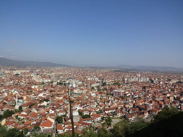 Hermosos panoramas de Prispen y paseos por la ciudad. Un lugar inusual que ha conservado su sabor después de los conflictos en Kosovo
 - Foto, Imagen