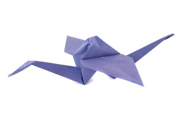 Grúa de origami aislada sobre fondo blanco
 - Foto, imagen