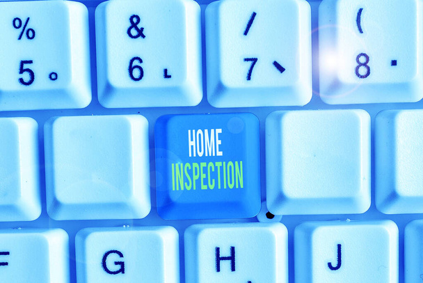 Sana kirjoittaa tekstiä Home Inspection. Liiketoiminnan käsite noninvasiivinen tarkastelu kunnon kotiin
. - Valokuva, kuva
