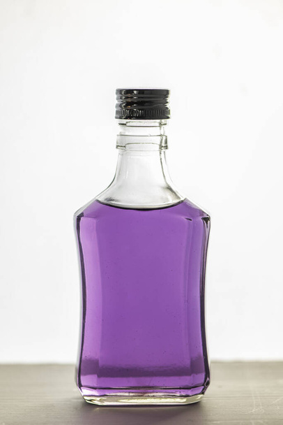 viola violetta odorata skin care product fragrant lilac soap, body oil, bath salts, tinctute, sirup used as cough remedy, lilac viola sugar - Foto, Imagen