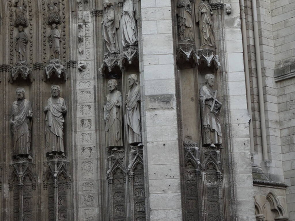 Rouen es una ciudad muy hermosa con arquitectura gótica antigua. Se encuentra en Normania, Francia. La Catedral es particularmente magnífica
 - Foto, imagen