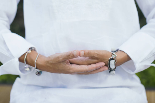 жінка медсестра Медитація, позитивні вібрації
 - Фото, зображення