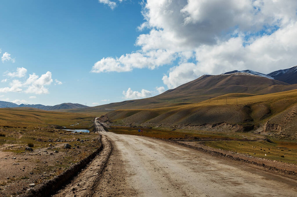 A 367 snelweg, Kirgizië - Foto, afbeelding