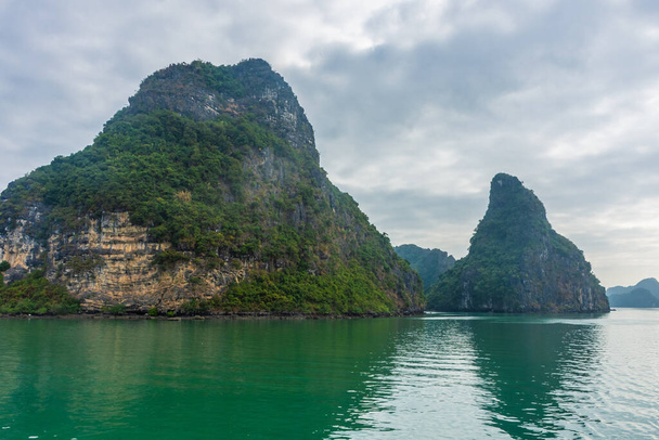 Amazing landscape of Ha Long Bay, Vietnam - Foto, Bild