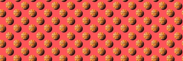 Baloncesto bolas patrón sin costura sobre fondo azul pastel
. - Foto, Imagen