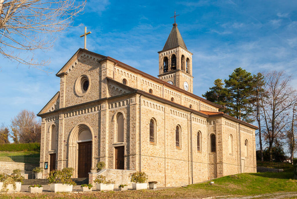 Святилище Ностра Сіґнора ді Монтелунго, історична церква в Ольтрепо Павезе (Ломбардія, Італія).) - Фото, зображення