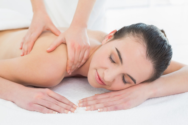 Beautiful woman enjoying back massage at beauty spa - Foto, immagini