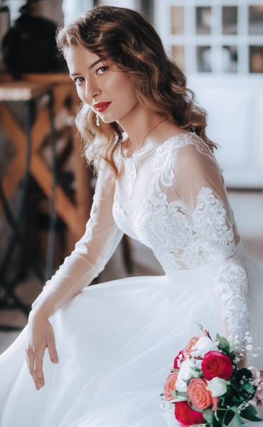 Beautiful young bride in white wedding dress posing   - Foto, Imagem