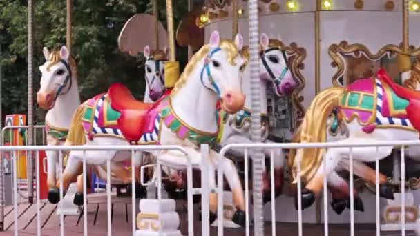 prázdný karusel koně - Záběry, video