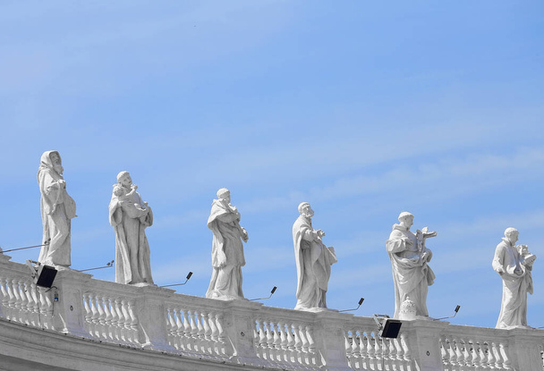 Мбаппе из зданий на площади Святого Петра в Ватикане, Риме, Европе
 - Фото, изображение
