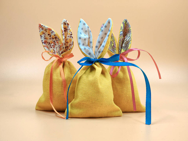 Easter yellow bags are on a beige background. - Foto, Imagen
